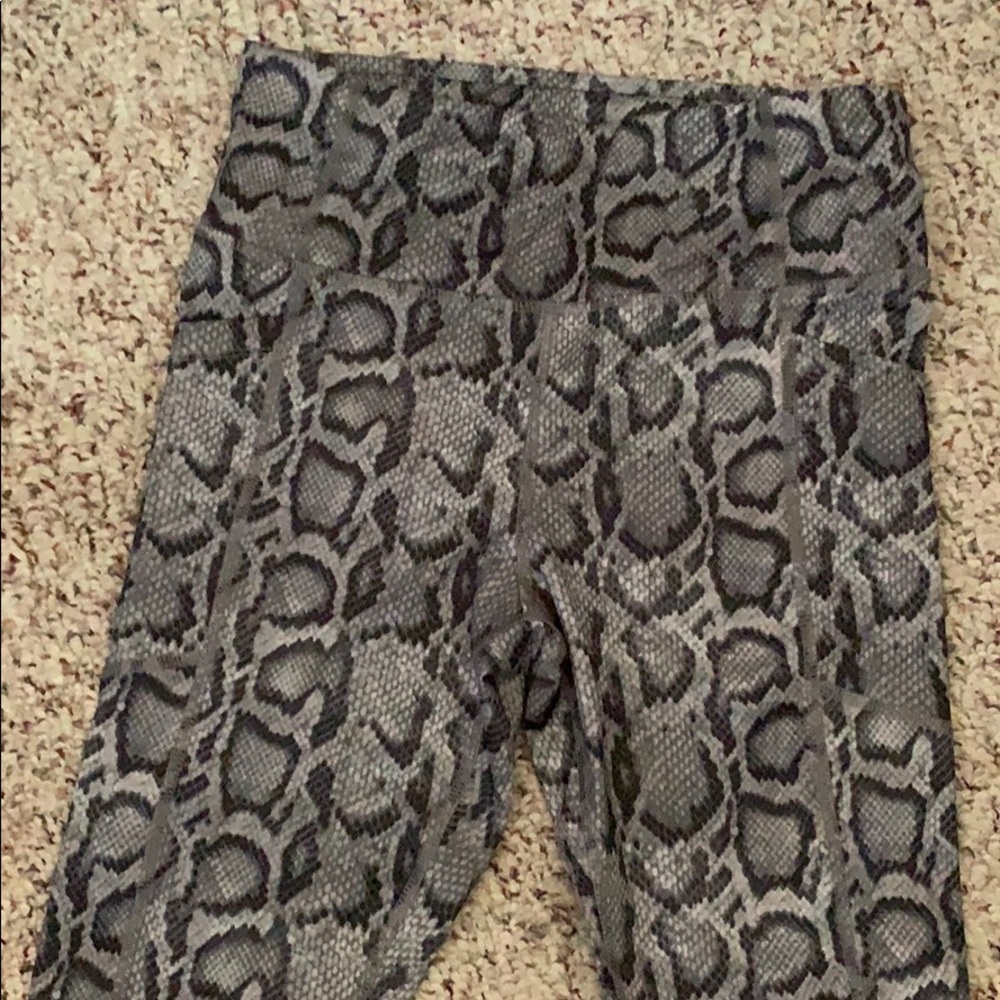 Avis grey snakeskin print leggings